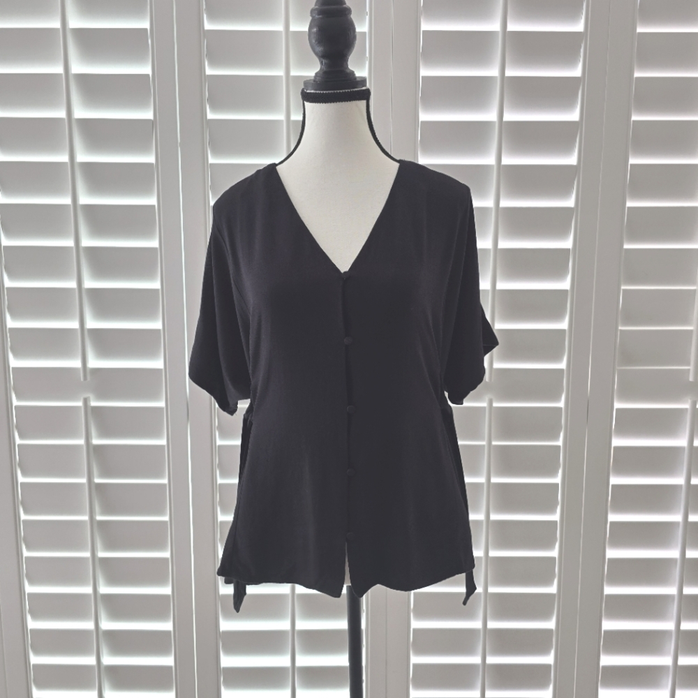 Zara Basic Collection Black Top Short Sleeve V-Neck Button Up Size S